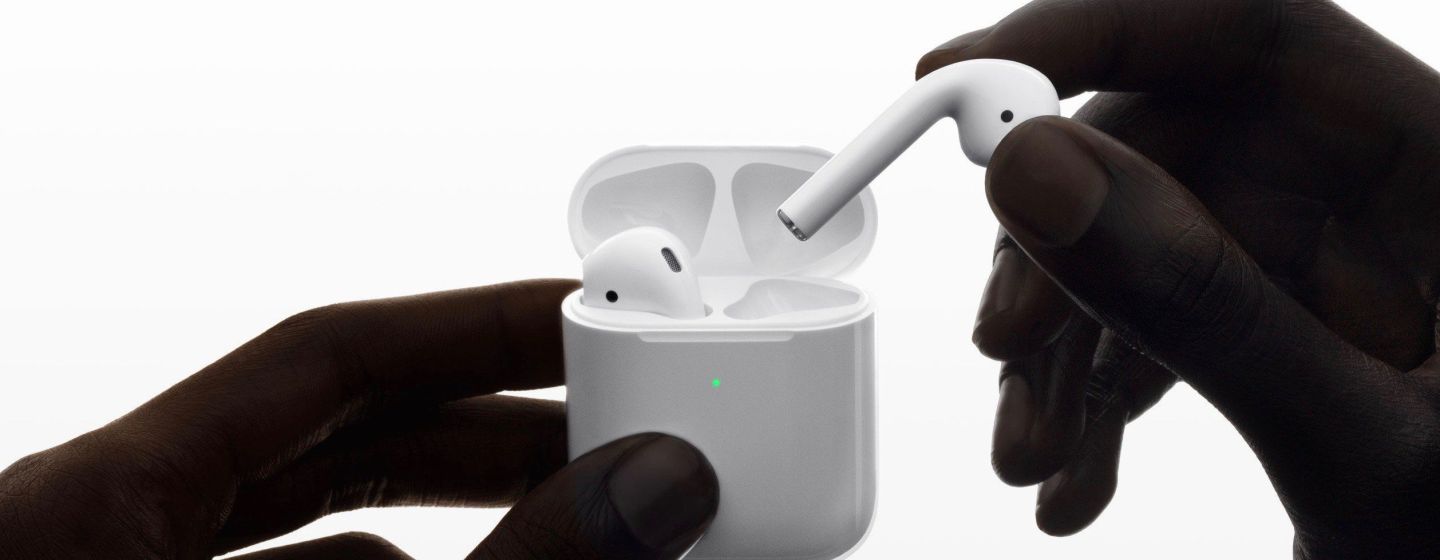 Apple представила новые наушники AirPods Apple представила новые наушники AirPods