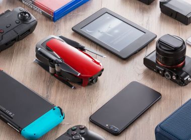 Дрон Maciv Air от компании DJI по цене в 799 долларов США Дрон Maciv Air от компании DJI по цене в 799 долларов США