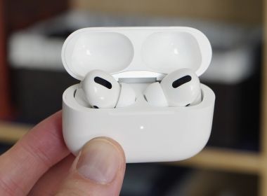 В AirPods Pro появился режим Общения В AirPods Pro появился режим Общения