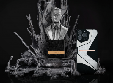 Caviar представила бюст Илона Маска и iPhone 13 Pro из деталей Tesla