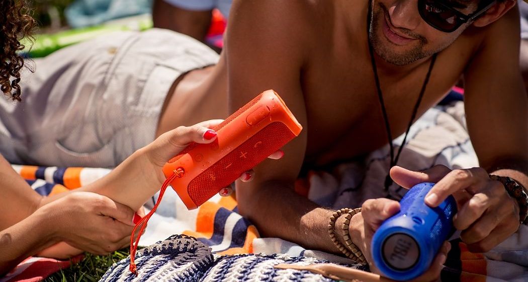 Новые портативные водонепроницаемые колонки от JBL: Flip3, Xtreme и Pulse 2 Новые портативные водонепроницаемые колонки от JBL: Flip3, Xtreme и Pulse 2