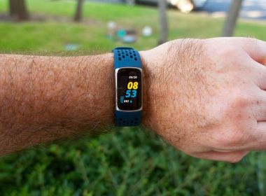 Новый Fitbit Charge 6 будет выглядеть как Charge 5 Новый Fitbit Charge 6 будет выглядеть как Charge 5