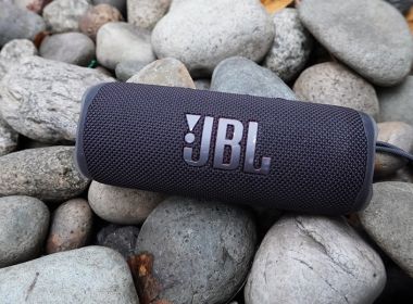 Огляд JBL Flip 7: потужний звук, стильний дизайн і покращена автономність Огляд JBL Flip 7: потужний звук, стильний дизайн і покращена автономність