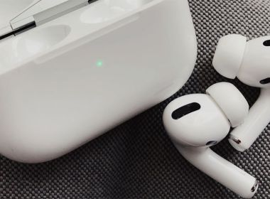 Що робити, якщо один навушник AirPods Pro не заряджається в кейсі Що робити, якщо один навушник AirPods Pro не заряджається в кейсі
