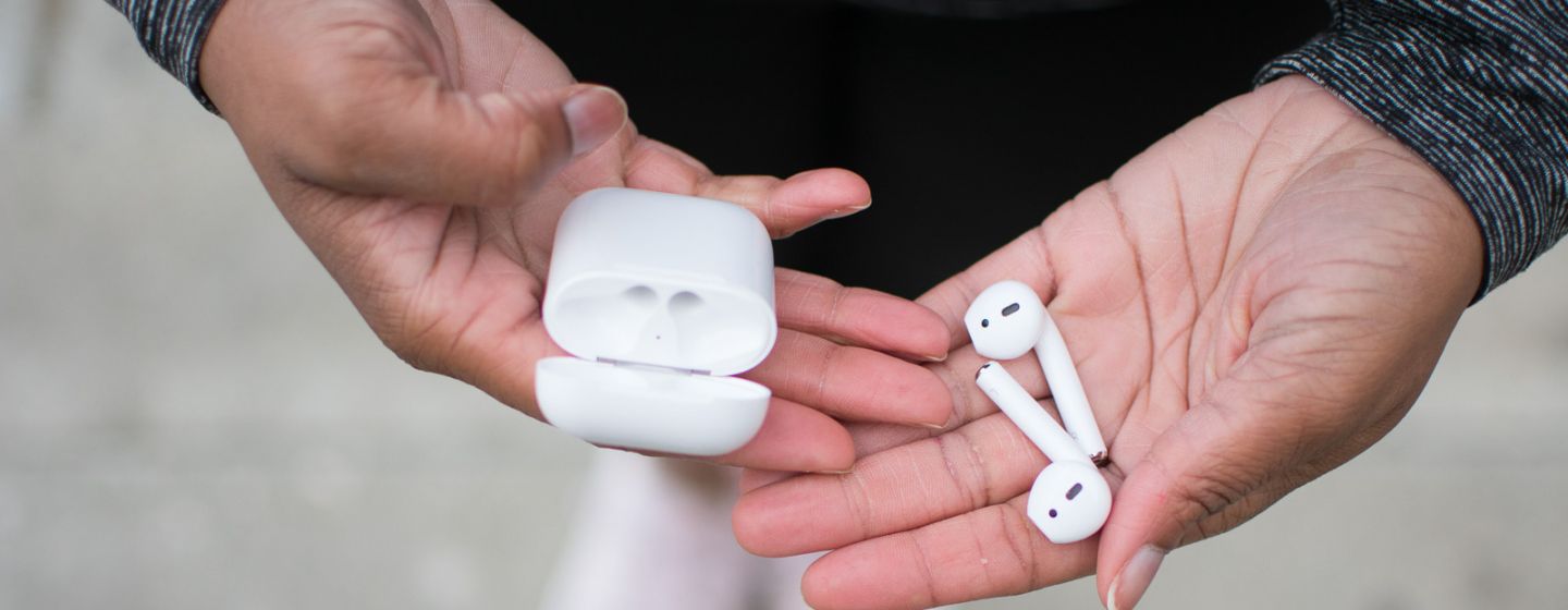 Что делать, если вы потеряли один наушник AirPods? Что делать, если вы потеряли один наушник AirPods?