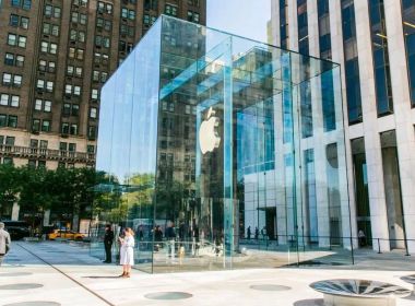 Внутри Apple Store Fifth Avenue