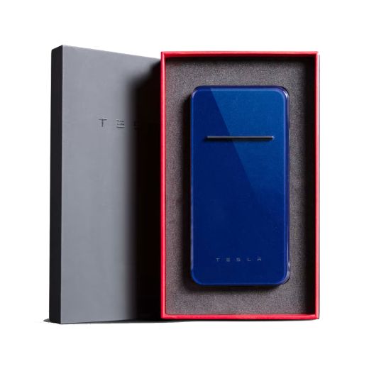 Повербанк с беспроводной зарядкой Tesla Wireless Portable Charger 2.0 Deep Blue Metallic