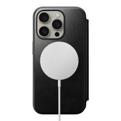Кожаный чехол-книжка Nomad Modern Horween Leather Folio Case Black для iPhone 15 Pro