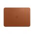 Оригинальный кожаный чехол Apple Leather Sleeve Saddle Brown (MRQM2) для MacBook Air 13.6" M2 | M3 (2023 | 2024) | Pro 13" (2018 | 2019 | 2020 | M1) | Air 13"