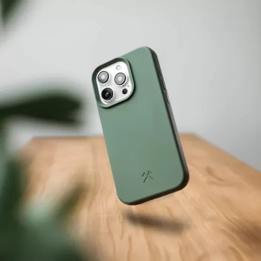 Эко чехол Woodcessories Bio Sustainable Case Night Green для iPhone 15 Pro
