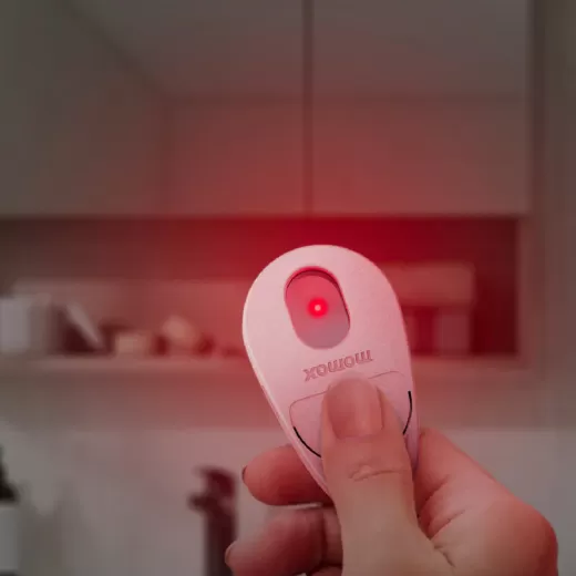 Трекер Momax Pinguard Find My Locator Tracker with Anti-Spy Camera Detector White