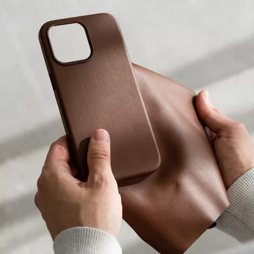 Чехол с экологической кожи Woodcessories Bio Organic Leather Case Brown для iPhone 15 Pro Max