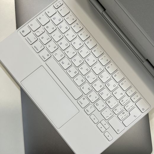 Чехол-клавиатура Apple Magic Keyboard White (MJQJ3) для iPad Air 11” 6 M2 (2024) | iPad Pro 11" (2021 | 2022 | M1 | M2) | Air 10.9" 4 | 5 (2020 | 2022) Open box