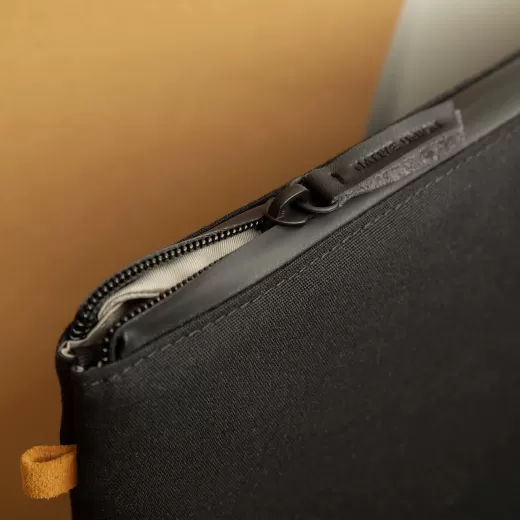 Чехол-папка Native Union W.F.A Stow Lite Sleeve Case Black для MacBook Pro 14" (2021 | 2022 | 2023  M1 | M2 | M3) | MacBook Air 13.6" M2 | M3 (2023 | 2024) (STOW-LT-MBS-BLK-14)