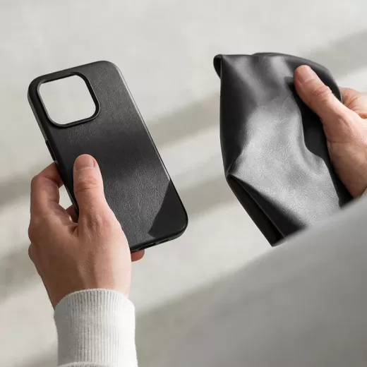 Чохол з екологічної шкіри Woodcessories Bio Organic Leather Case Black для iPhone 15 Pro