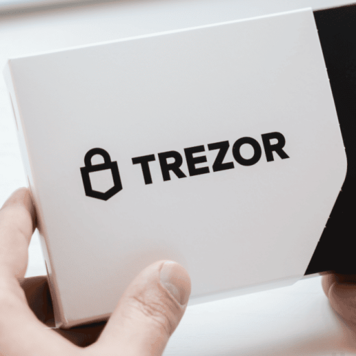 Холодный кошелек для криптовалюты Trezor Model T