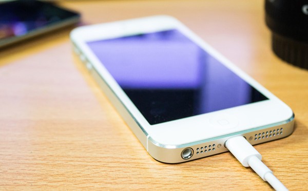 как правильно заряжать iphone ipad